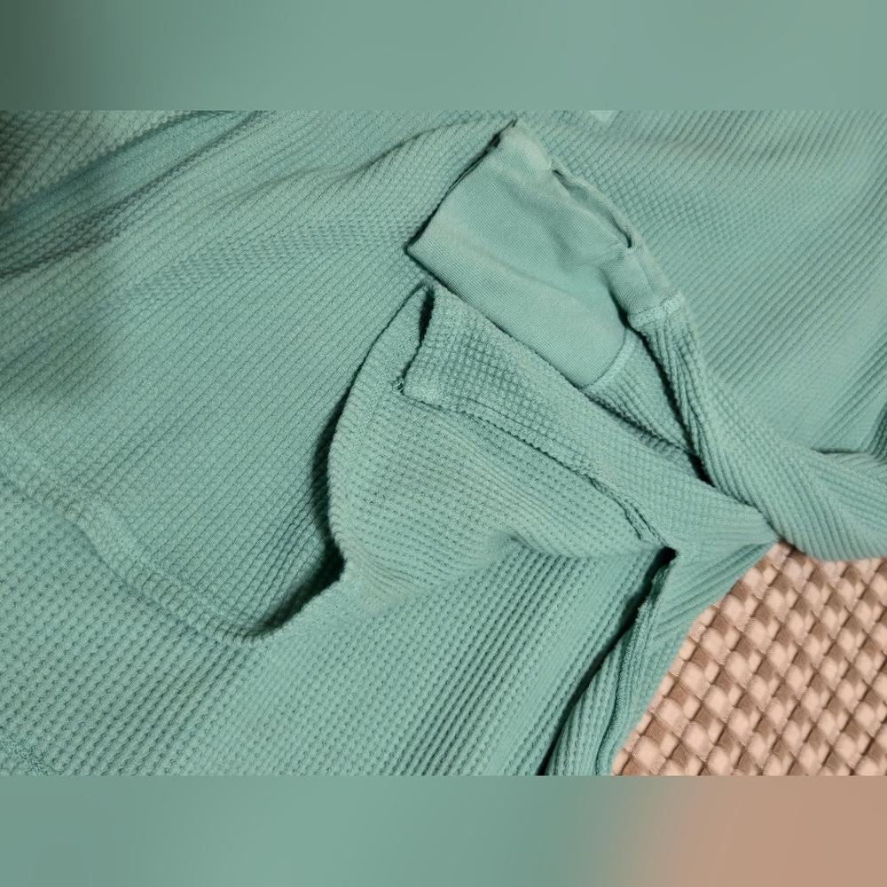 OFFLINE By Aerie Wow! Waffle Henley T-Shirt Retro Jade Color Women’s Mint Top - Picture 9 of 9